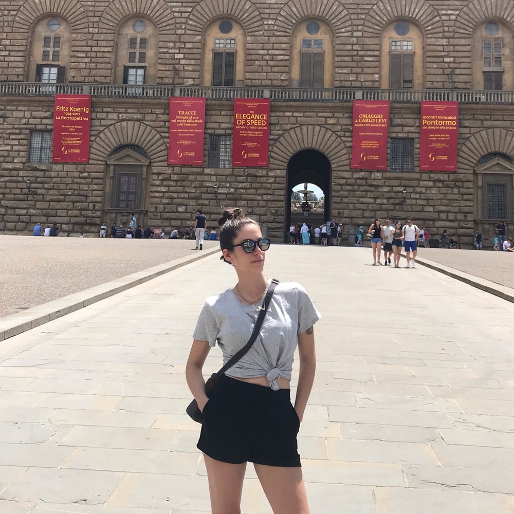 Meet your Posher, Danielle